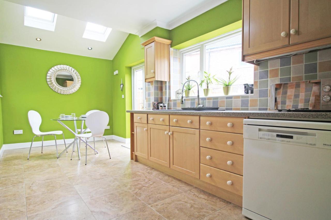 Queens Road - Luxury Spacious Home In Chester Christleton Экстерьер фото