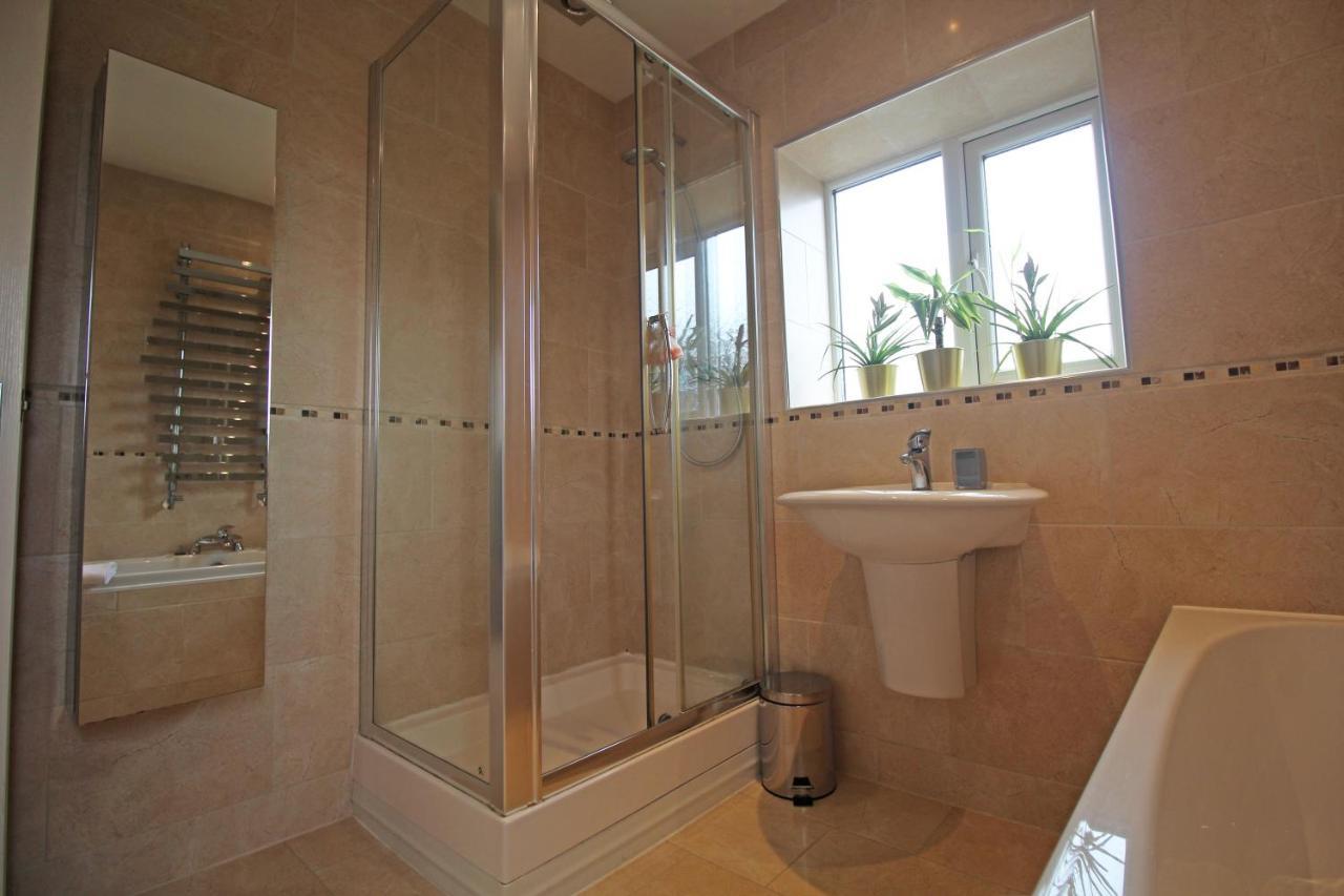 Queens Road - Luxury Spacious Home In Chester Christleton Экстерьер фото